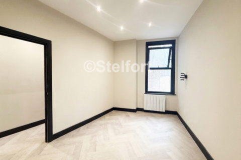 3 bedroom maisonette to rent, New Cross Road, London, SE14