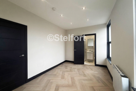 3 bedroom maisonette to rent, New Cross Road, London, SE14