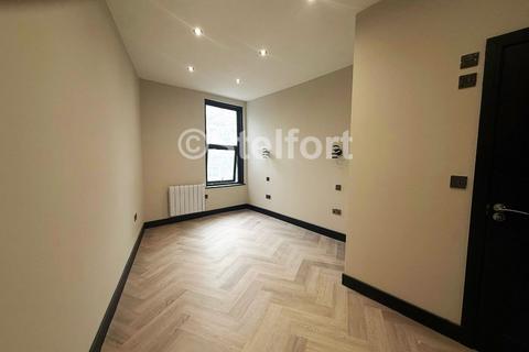 3 bedroom maisonette to rent, New Cross Road, London, SE14