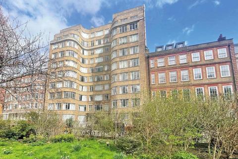 1 bedroom ground floor flat for sale, Charterhouse Square, LONDON