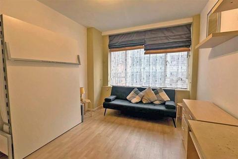 1 bedroom ground floor flat for sale, Charterhouse Square, LONDON