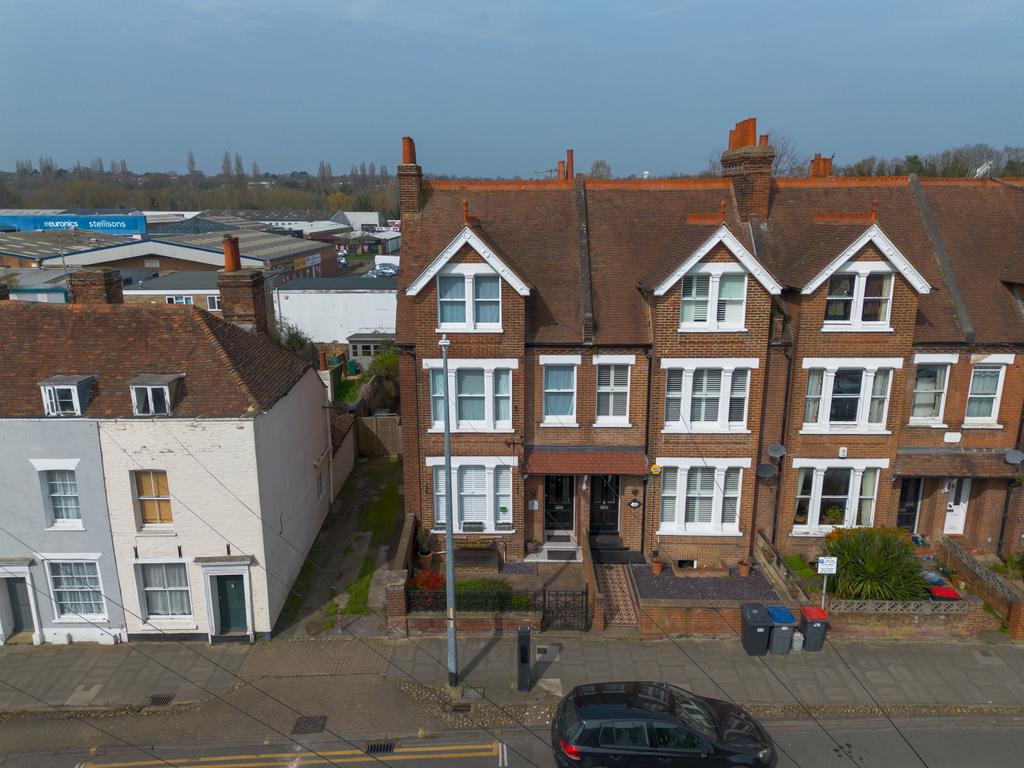 8 Bedroom Semi Detached House for Sale