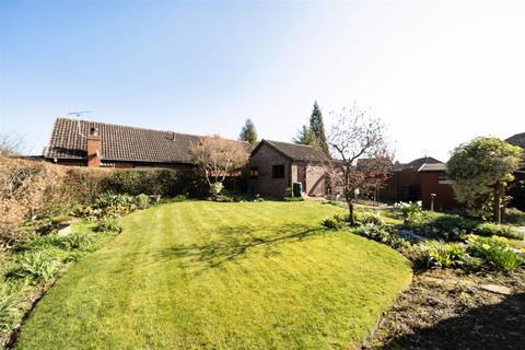 4 bedroom detached house for sale, Almond Drive, Ellesmere.