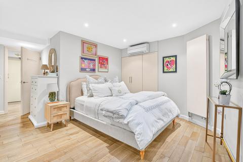 1 bedroom flat to rent, Savage Gardens, London