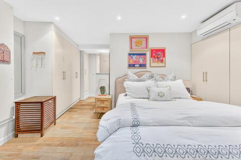 1 bedroom flat to rent, Savage Gardens, London