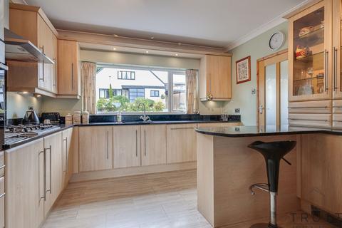 4 bedroom detached house for sale, St. Marys Walk, Mirfield, WF14