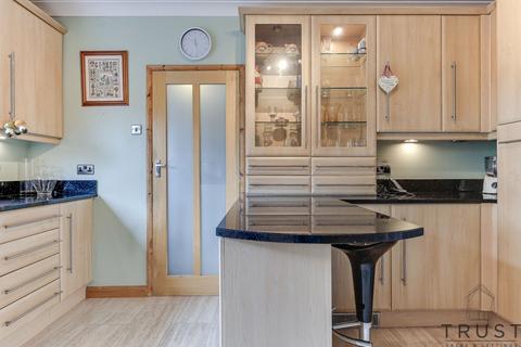 4 bedroom detached house for sale, St. Marys Walk, Mirfield, WF14