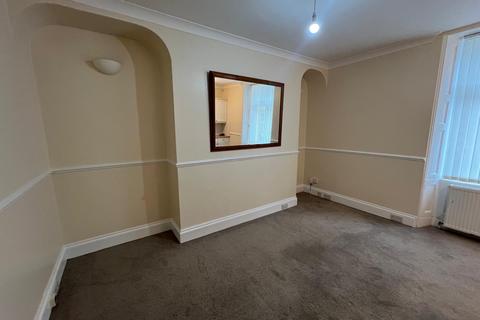 2 bedroom flat to rent, Warren Road, Torquay TQ2