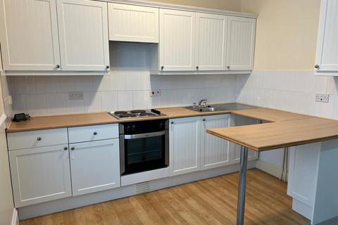 2 bedroom flat to rent, Warren Road, Torquay TQ2