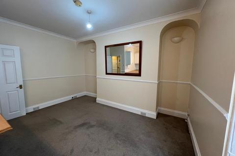 2 bedroom flat to rent, Warren Road, Torquay TQ2