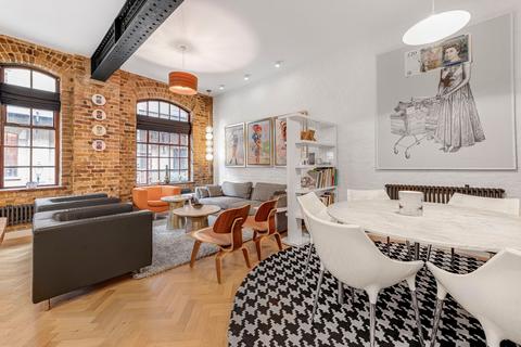 2 bedroom flat for sale, Mandeville Courtyard, 142 Battersea Park Road, London