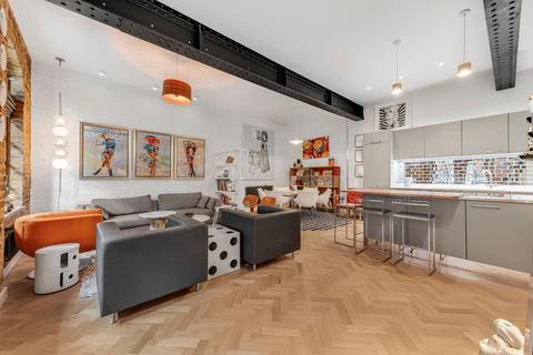 2 bedroom flat for sale, Mandeville Courtyard, 142 Battersea Park Road, London