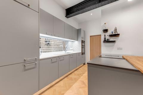 2 bedroom flat for sale, Mandeville Courtyard, 142 Battersea Park Road, London