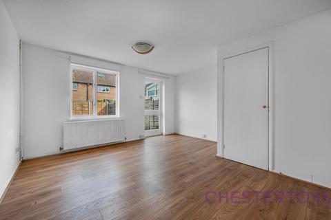 2 bedroom house to rent, Nickelby Close, Thamesmead, London