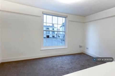 Studio to rent, Honey Lane, Hertford, SG14