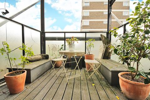2 bedroom flat to rent, North Road, London, N7