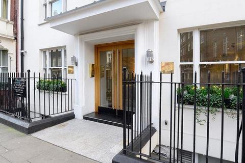 Studio to rent, Hill Street, London W1J