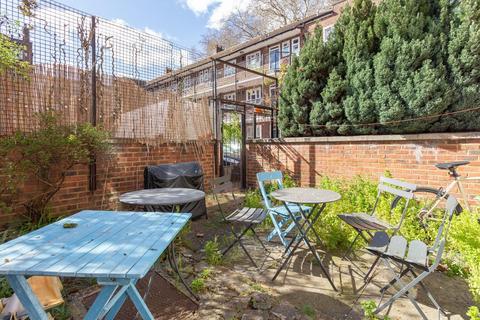 3 bedroom maisonette for sale, Myrtle Walk, London N1