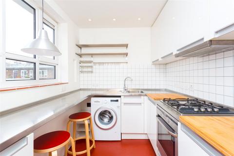 1 bedroom flat to rent, Fineran Court, St Johns Hill, London, SW11