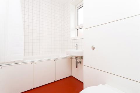 1 bedroom flat to rent, Fineran Court, St Johns Hill, London, SW11