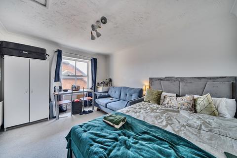 2 bedroom apartment for sale, Kennet Square, Mitcham CR4