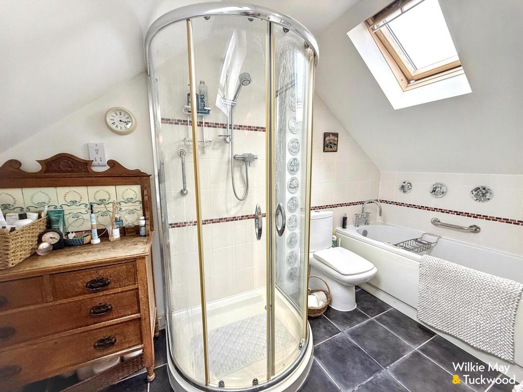 En-Suite Bathroom