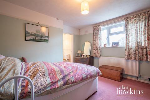 3 bedroom detached bungalow for sale, Longleaze, Royal Wootton Bassett