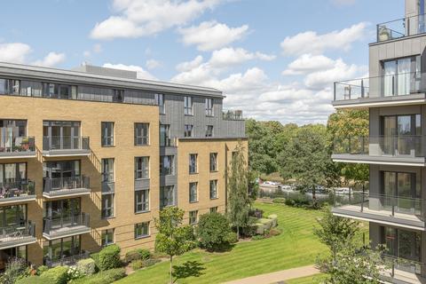 3 bedroom apartment to rent, Pinewood Gardens Teddington TW11