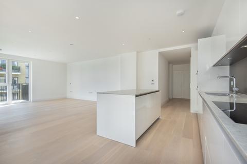 3 bedroom apartment to rent, Pinewood Gardens Teddington TW11