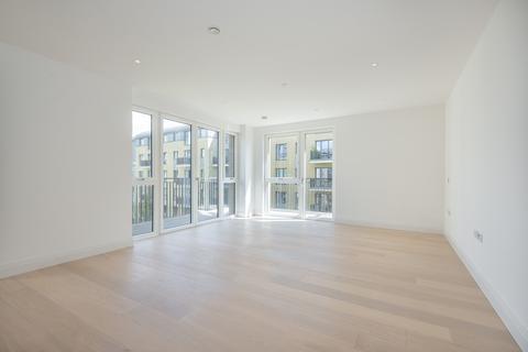 3 bedroom apartment to rent, Pinewood Gardens Teddington TW11