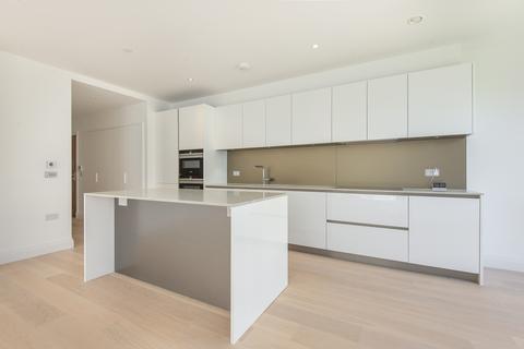 3 bedroom apartment to rent, Pinewood Gardens Teddington TW11