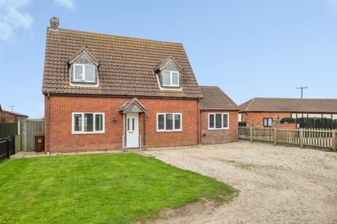 4 bedroom detached house for sale, Coast Road, Walcott, Norwich