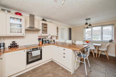 4 bedroom detached house for sale, Coast Road, Walcott, Norwich