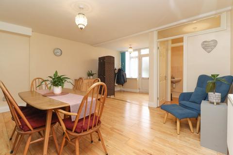 4 bedroom end of terrace house for sale, Westgate Bay Avenue, Westgate On Sea, Kent, CT8