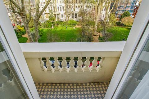 2 bedroom apartment to rent, Earls Court Square - London , ,