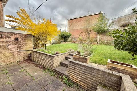 3 bedroom detached house to rent, Stawberry Close, Tividale, B69 1NU