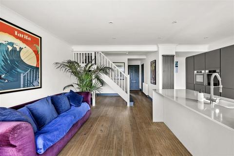 undefined, Theydon Grove, Epping
