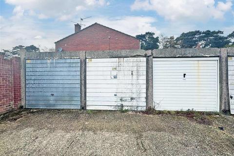 undefined, Pinewood Park, FARNBOROUGH