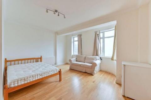 Studio to rent, Euston Road, London NW1