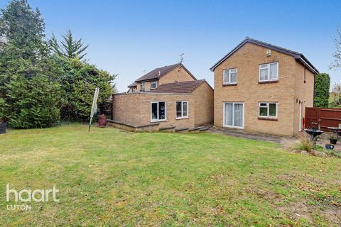 4 bedroom detached house for sale, Glenfield Road, Luton