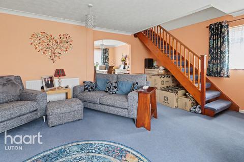 4 bedroom detached house for sale, Glenfield Road, Luton
