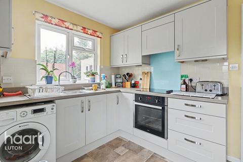 4 bedroom detached house for sale, Glenfield Road, Luton