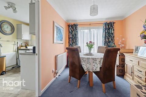 4 bedroom detached house for sale, Glenfield Road, Luton