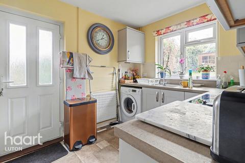 4 bedroom detached house for sale, Glenfield Road, Luton