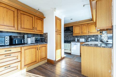 undefined, Carr Gate Mount, Wakefield, WF2 0QP
