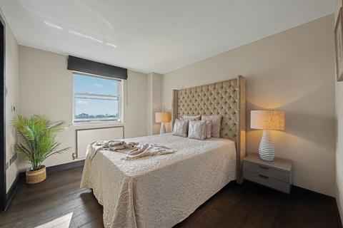 3 bedroom penthouse to rent, London NW8