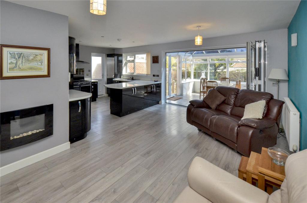 Living/Kitchen Room