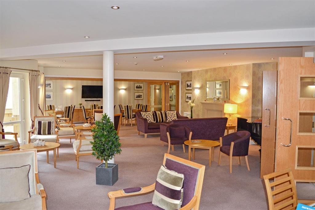 Clifton Mews Residents Lounge (1c).jpg