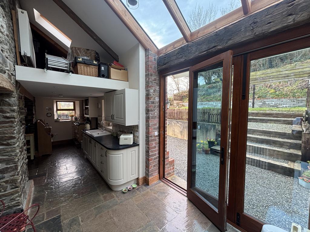 Kitchen/diner (fourth image)