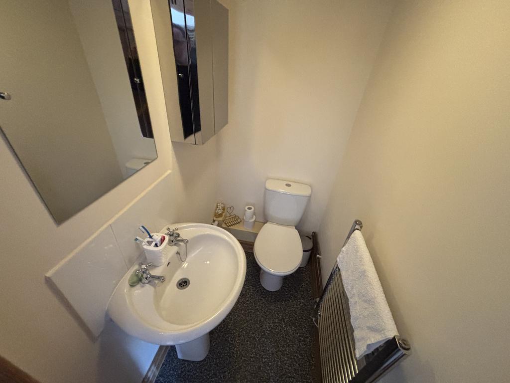 En suite to bedroom 1